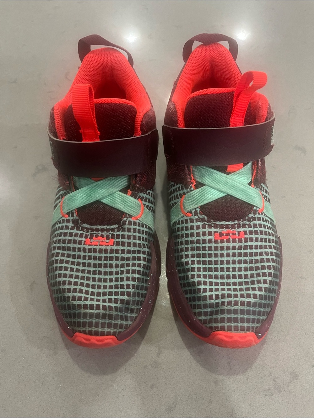 Nike LeBron Witness 7 kids Basketball Shoes